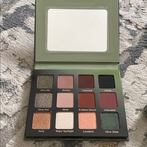 Eye shadow palette